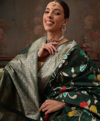 Green woven pure cotton ethnic saree with blouse piece 4