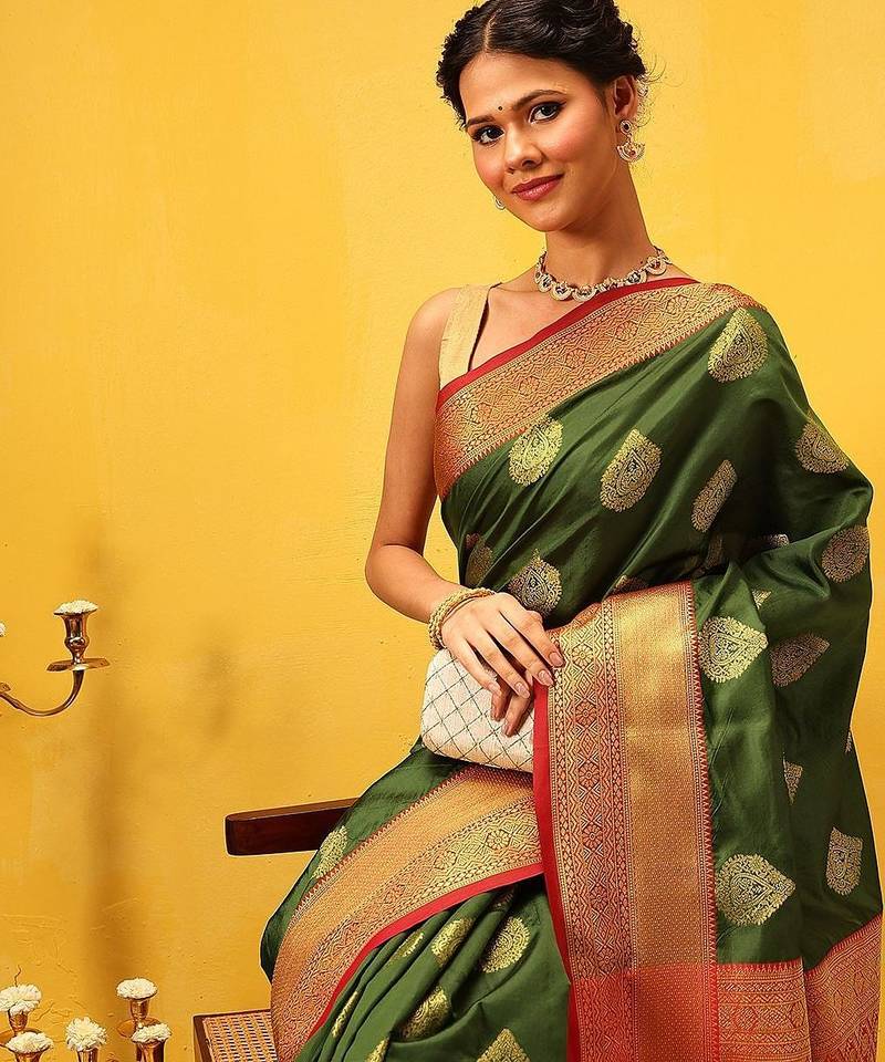 Green woven silk blend ethnic saree with blouse piece