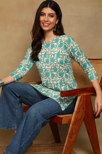 Women green botanical print pure cotton casual wear kurti