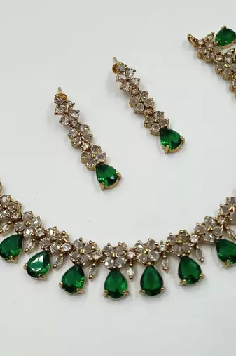 Green ad stone & agate stone necklace set with earrings, antique gold plated