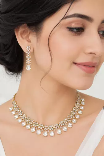 White ad stone & agate stone necklace set with earrings, antique gold plated