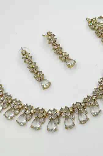 White ad stone & agate stone necklace set with earrings, antique gold plated