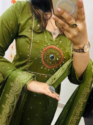 Beautiful green kurti with plazzo and dupatta 4