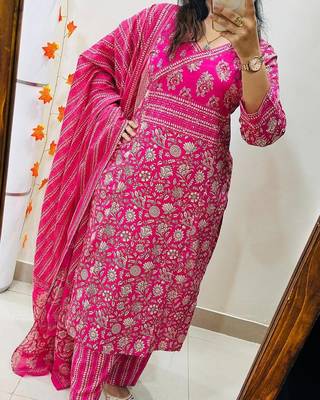 Beautiful pink printed kurta set 3