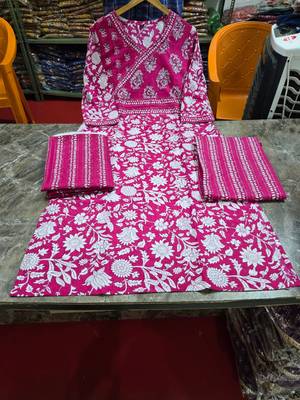 Beautiful pink printed kurta set 5