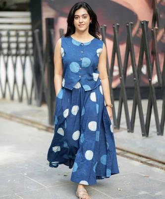Premium blue printed jaipuri cotton skirt and top set with beautiful button 3