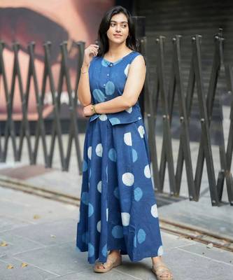Premium blue printed jaipuri cotton skirt and top set with beautiful button 4