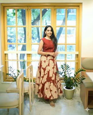 Premium printed jaipuri red cotton skirt and top set with beautiful button 1