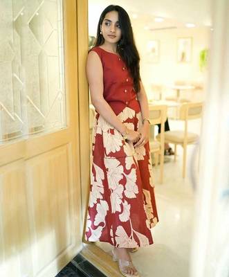 Premium printed jaipuri red cotton skirt and top set with beautiful button 4