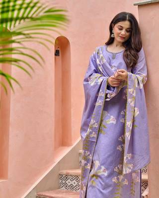 Women's Floral Printed Kurta Pant Dupatta Set 3