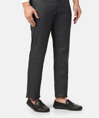 Navy blue checkered trousers 4