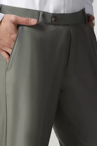 Men green regular fit trousers