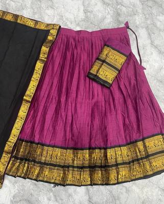 Rustpink & Black Kanci cottan blend half saree with traditional gold zari weaving work 2