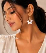 White star metallic drop earrings