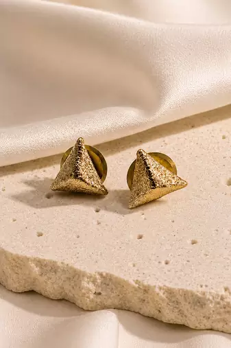 Gold plated metallic stud earrings
