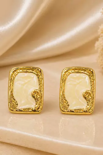 Off white stone metallic stud earrings