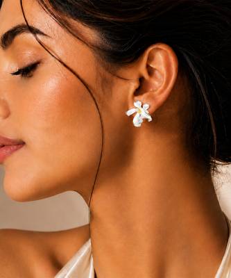 Silver metallic floral stud earrings 2