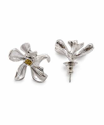 Silver metallic floral stud earrings 4