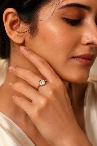 Gold plated metallic round solitaire ring