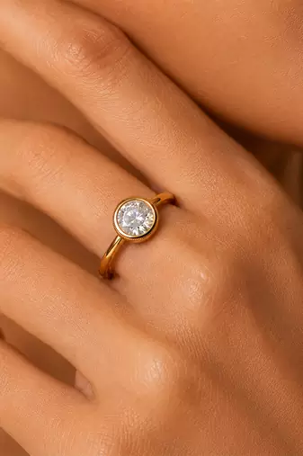 Gold plated metallic round solitaire ring