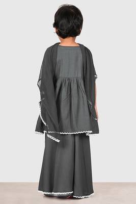 Grey lace rayon flared kurta pant with chiffon dupatta set 3