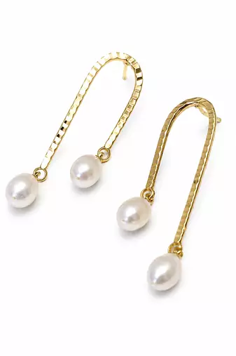 Gold-tone hammered arc drop earrings with freshwater pearl dangles, elegant stud style