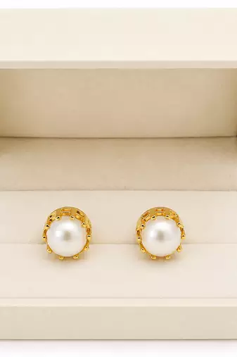 Pearl stud earrings, white freshwater pearl, gold-tone crown setting, classic elegant style.