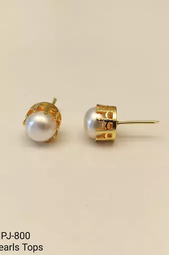 Pearl stud earrings, white freshwater pearl, gold-tone crown setting, classic elegant style.