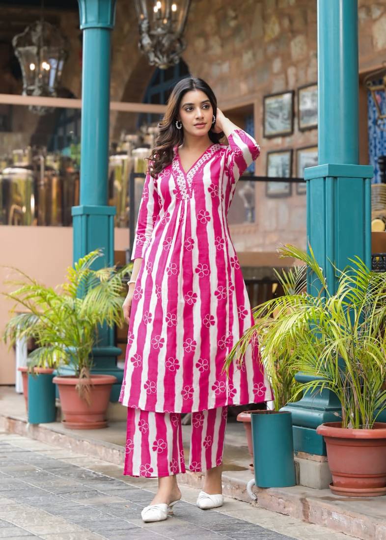 WOMEN COTTON A-LINE FLOWER PRINT KURTA WITH PANT
