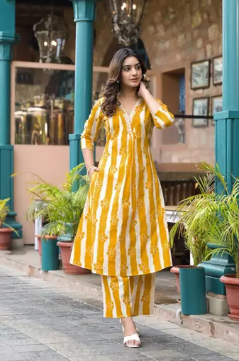 WOMEN COTTON FLORAL PRINTED A-LINE KURTA WITH PANT 