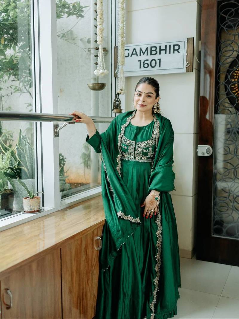 Women green silk sequin emroidery work kurta set