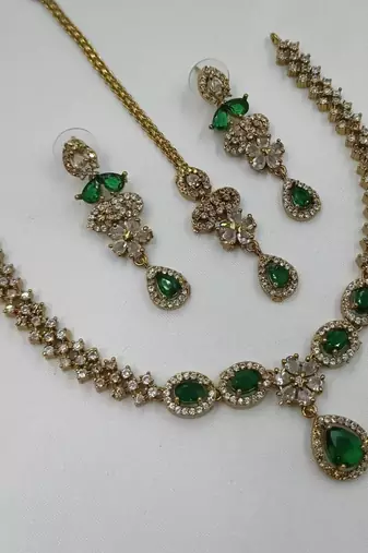 Green ad stone & agate stone necklace set with earrings, antique gold plated