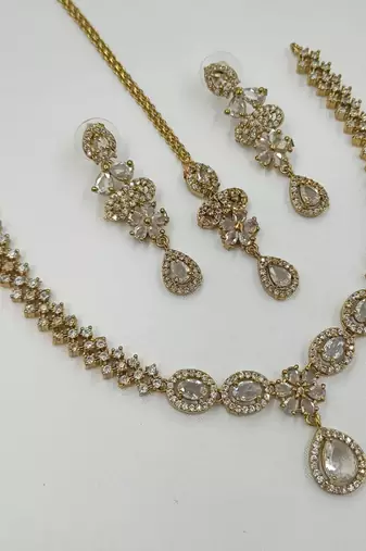 White ad stone & agate stone necklace set with earrings, antique gold plated