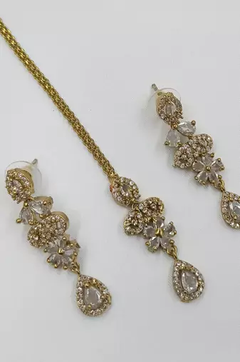 White ad stone & agate stone necklace set with earrings, antique gold plated