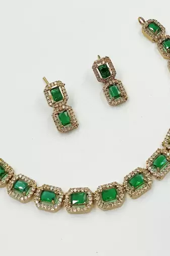 Green ad stone & agate stone necklace set with earrings, antique gold plated