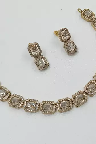 White ad stone & agate stone necklace set with earrings, antique gold plated