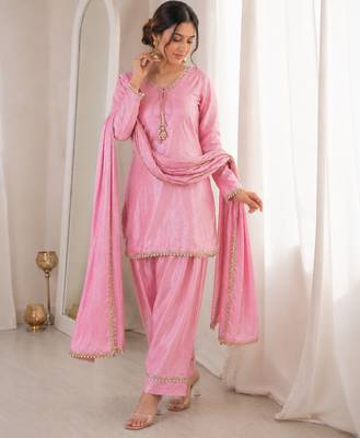 Women pink silk blend sequin emroidery work kurta set 2