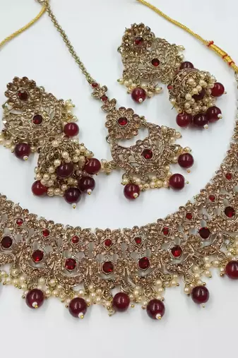 Maroon agsta stone & agate stone necklace set with earrings, antique gold plated