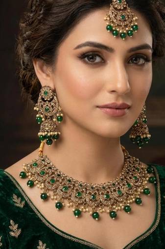 Green ad stone & agate stone necklace set with earrings, antique gold plated