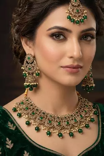 Green ad stone & agate stone necklace set with earrings, antique gold plated
