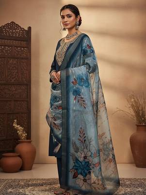 Women blue silk blend sequin emroidery work kurta set 4