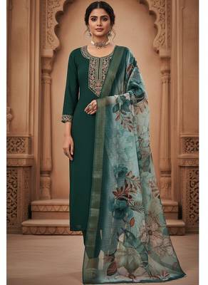 Women green silk blend sequin emroidery work kurta set 1
