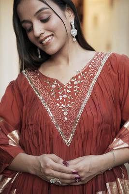 Women maroon chanderi sequin emroidery work kurta set 3