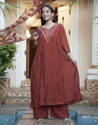 Women maroon chanderi sequin emroidery work kurta set 4