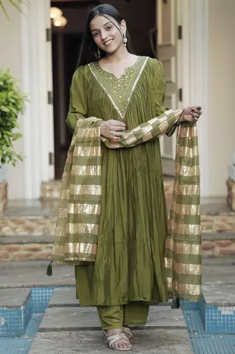 Women green chanderi sequin emroidery work kurta set