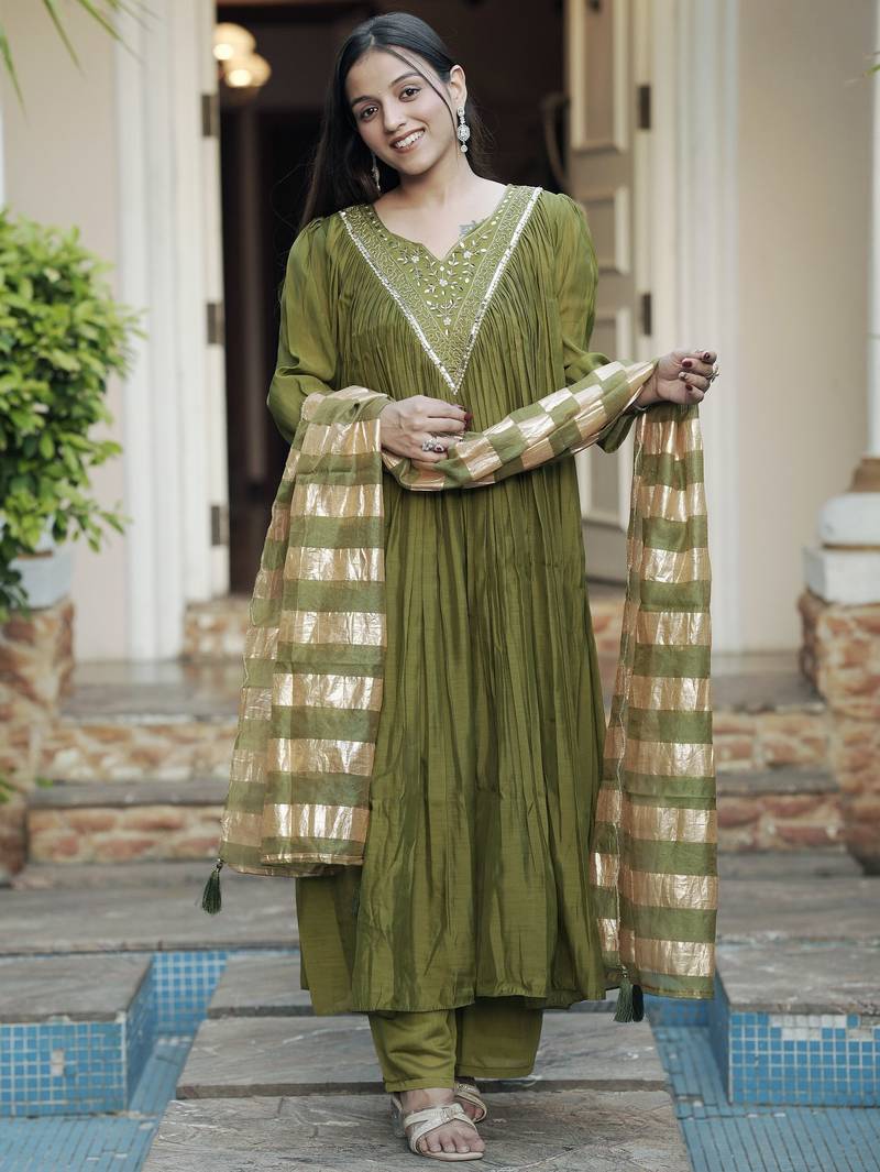 Women green chanderi sequin emroidery work kurta set