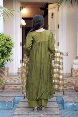 Women green chanderi sequin emroidery work kurta set 2