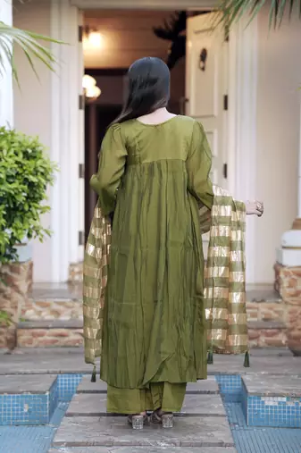 Women green chanderi sequin emroidery work kurta set