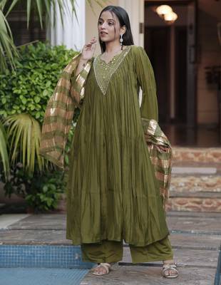 Women green chanderi sequin emroidery work kurta set 3