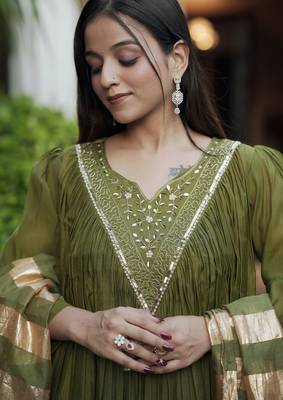 Women green chanderi sequin emroidery work kurta set 4